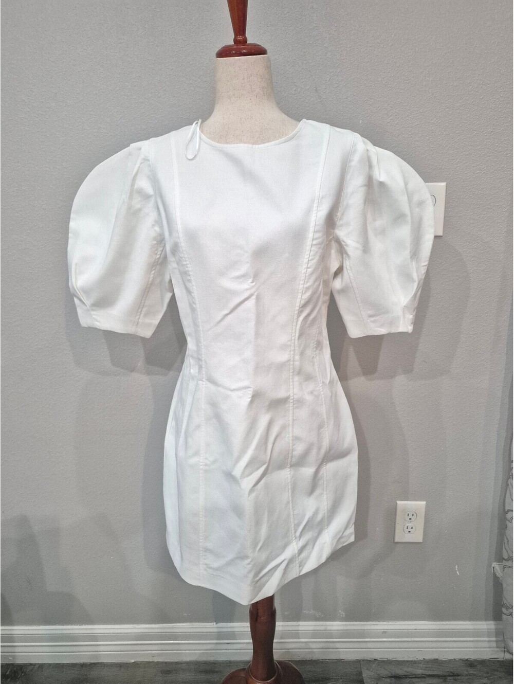 LUVEE White Mini Dress Size large new with tag